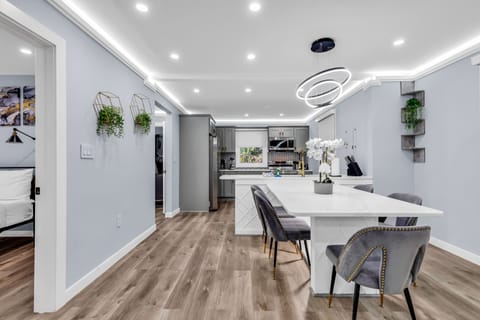 Signature Cottage, 3 Bedrooms, Non Smoking, Terrace | In-room dining