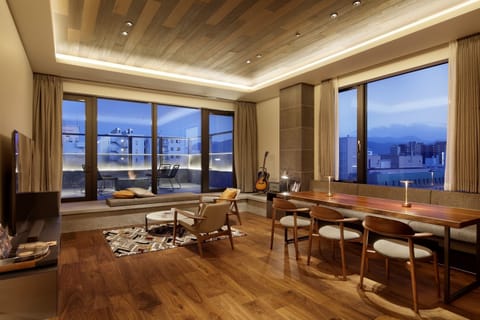 PENTHOUSE SUITE, Non Smoking | Living area