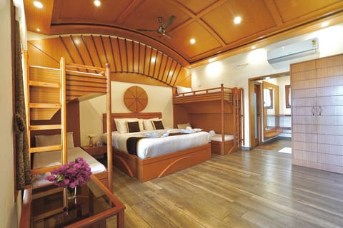 Luxury Quadruple Room | Egyptian cotton sheets, premium bedding, pillowtop beds