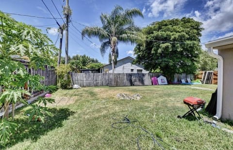4/2 Gem w/ Private Pool House in Wellington