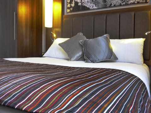 Standard Double Room, 1 Double Bed | Minibar, in-room safe, desk, iron/ironing board