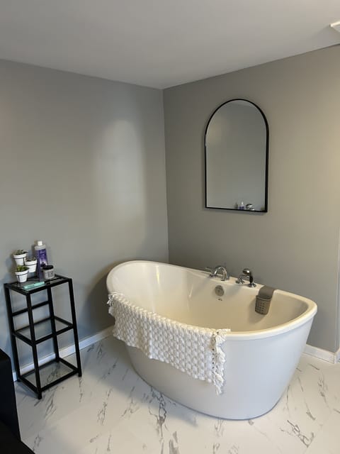 Large soaker tub, bubble bath included.