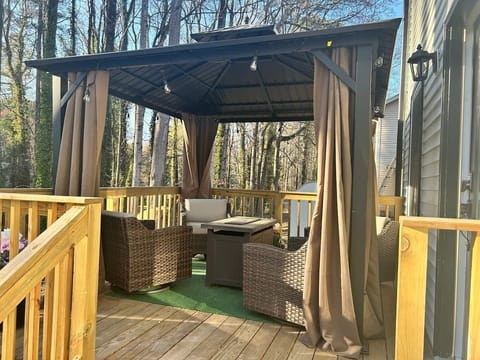 Beautiful Gazebo to enjoy the outdoors!