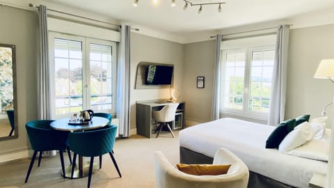 In-room safe, desk, iron/ironing board, free WiFi