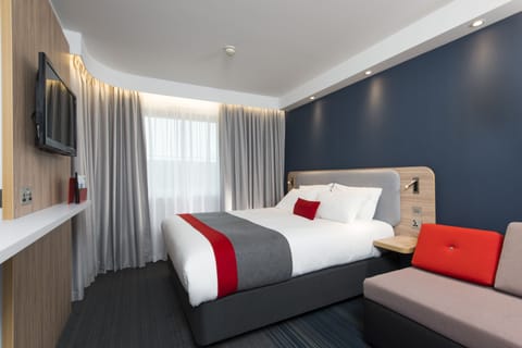 Standard Room, 1 Double Bed with Sofa bed (with Free Hot Breakfast) | Desk, laptop workspace, blackout drapes, iron/ironing board