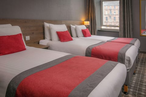 Standard Room, 3 Twin Beds, Non Smoking | Desk, laptop workspace, soundproofing, iron/ironing board