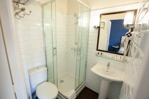 Standard Double Room | Bathroom | Free toiletries, hair dryer, towels, soap