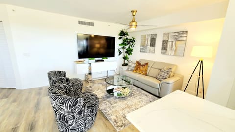 Stylish and Luxurious Interior Furnishings-Sleeper Sofa in Living Room-Sleeps 4