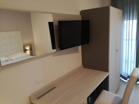 In-room safe, desk, laptop workspace, soundproofing