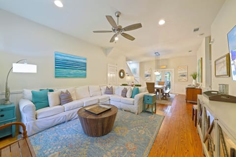 LARGE OPEN LIVING, DINING AND KITCHEN ON 1ST FLOOR