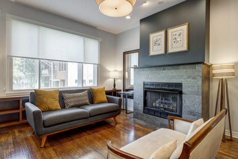 The large windows let in so much light!