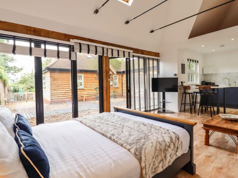 Cottage | 3 bedrooms, WiFi (free), individually decorated, individually furnished