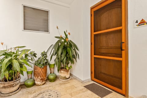 Condo - Image 2