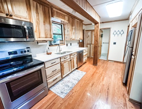 new kitchen & appliances - quartz countertops