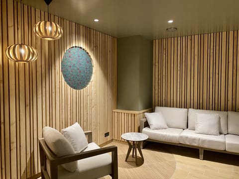 Couples treatment rooms, body treatments, facials, massages