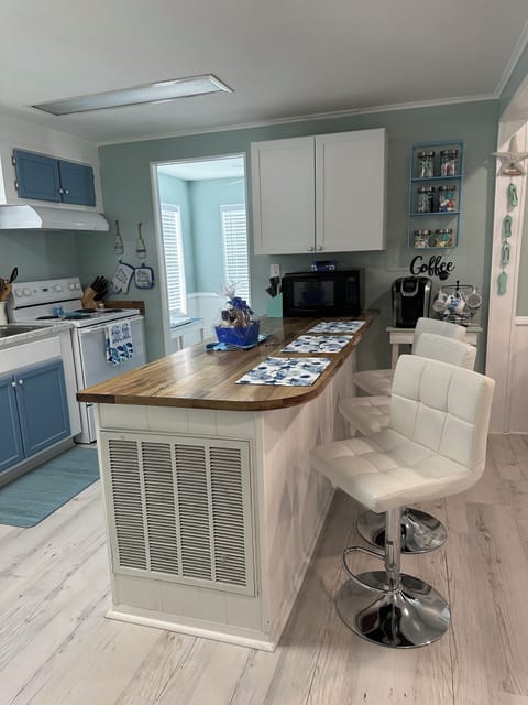 Fully equipped kitchen and bar seating