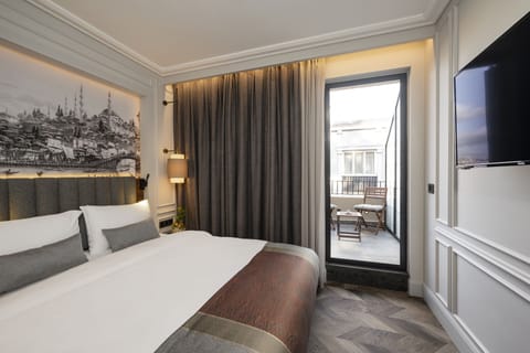 Standard Room, 1 Queen Bed, Balcony, City View | City view