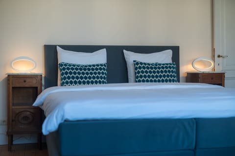 Deluxe Room | Premium bedding, Tempur-Pedic beds, desk, laptop workspace