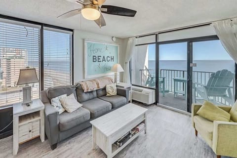 Amazing Living Room with Stunning Views🌊☀️
