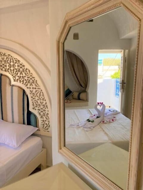 Chambre Supérieure avec balcon | Egyptian cotton sheets, premium bedding, Select Comfort beds, minibar