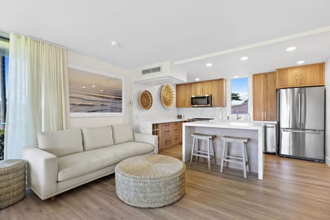 Modern Kitchen - Commercial grade appliances