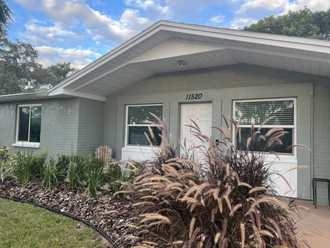 Coral reef cottage, coastal theme, Florida gulf vacation home, beach, parks, sun