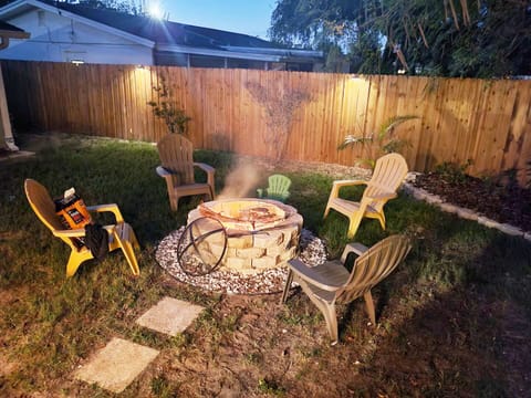 Coral reef cottage, coastal theme, Florida gulf vacation home, beach, parks, sun