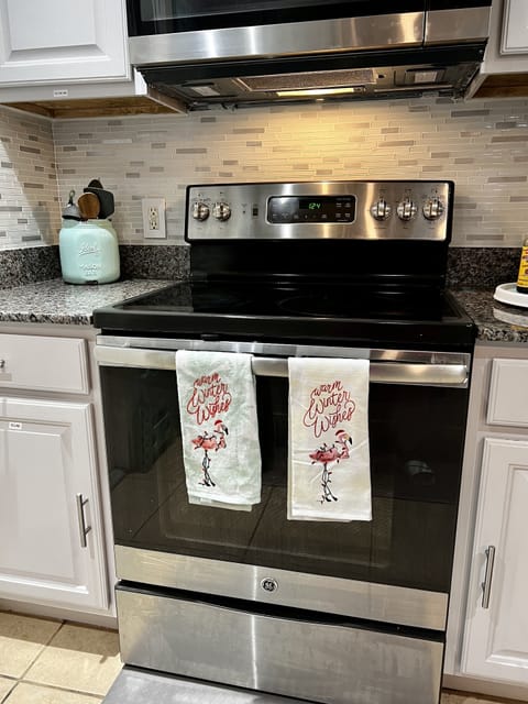 Coral reef cottage, coastal theme, Florida gulf vacation home, beach, parks, sun