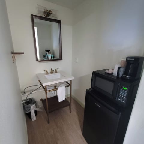 Standard Triple Room, Multiple Beds, Non Smoking, Balcony | Free WiFi, bed sheets