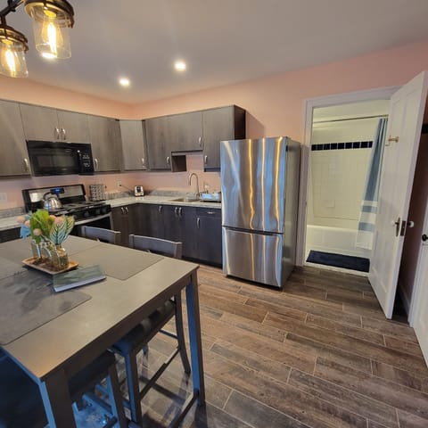 Carriage House Lower Level | Private kitchen | Full-size fridge, microwave, oven, stovetop