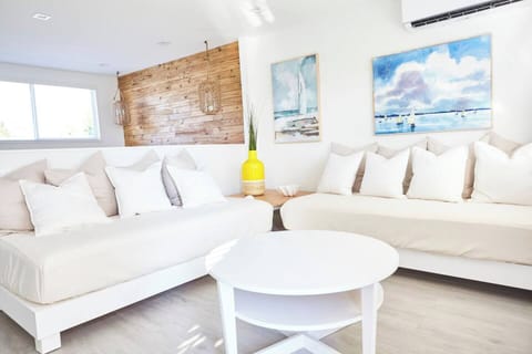 This tranquil retreat is equipped with everything you need for a comfortable stay, including a well-appointed kitchenette, a sparkling clean bathroom, Wi-Fi, You Tube TV and a cozy sitting area perfect for unwinding after a day of exploration.