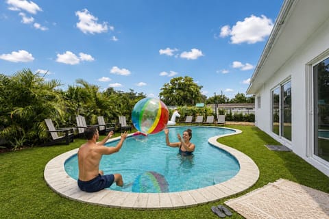 pool couple