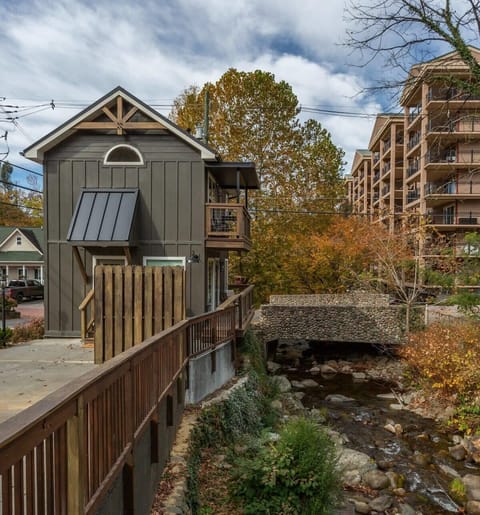 Stunning Waterfront Cabin Less Than A Mile To Downtown Gatlinburg, TN!