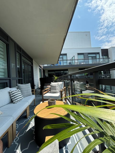 Your outdoor BBQ oasis, 3rd Flr views, and effortless walks to marina or trails