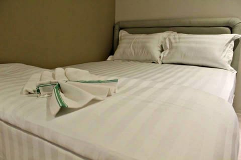 Basic Room | Desk, iron/ironing board, bed sheets