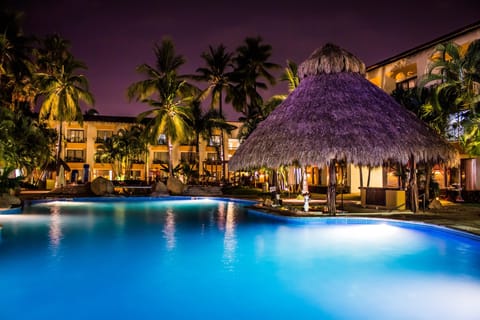 2 outdoor pools, pool umbrellas, sun loungers