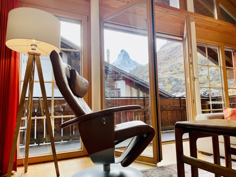 Three-Bedroom Attic Apartment | Living area | 101-cm flat-screen TV with cable channels, TV, DVD player
