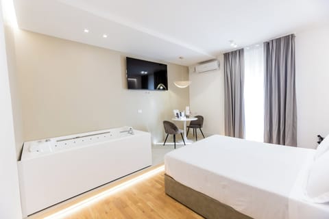 Camera Queen Superior | Egyptian cotton sheets, premium bedding, memory foam beds, free minibar