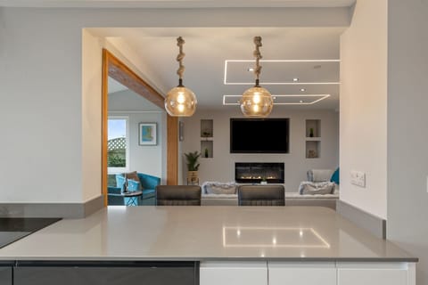 Sea View Cottage, Hot Tub, Dog Friendly, Parking