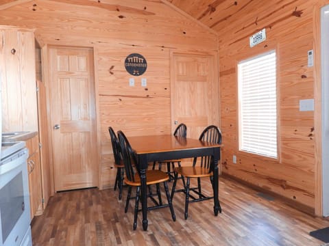 Dining area in Deluxe Kozy Kabins.