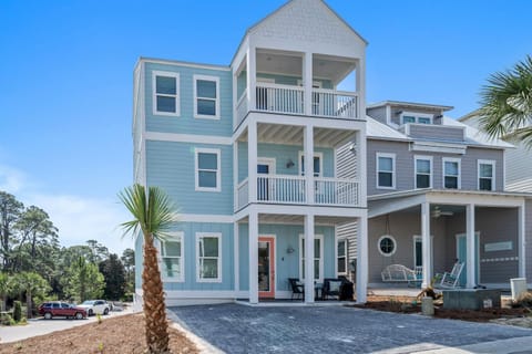 4 king suites and a bunkroom-wonderful street for families to play!