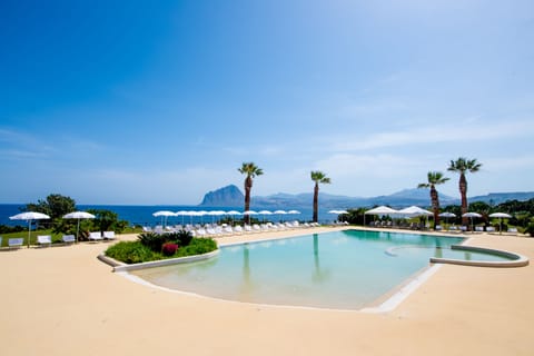 Seasonal outdoor pool, pool umbrellas, sun loungers