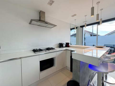 House, 3 Bedrooms, Private Pool, Garden View | Interior