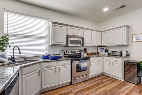 Stocked kitchen- perfect for making your family's meals!