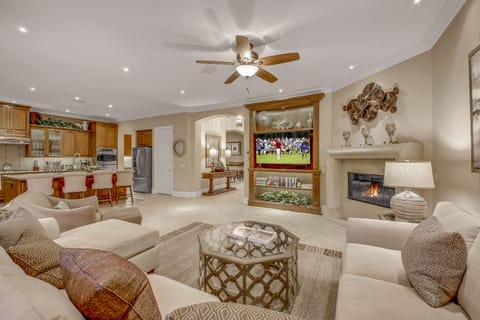 So much space for everyone to lounge.