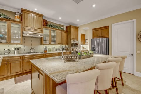 Enjoy a fresh breakfast on one of the four counter-height chairs.