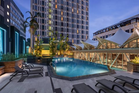 2 outdoor pools
