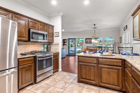 Stainless Steel Appliances - Gas Range with Convection Oven