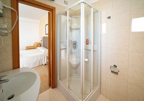 Superior Double or Twin Room | Bathroom | Free toiletries, hair dryer, towels