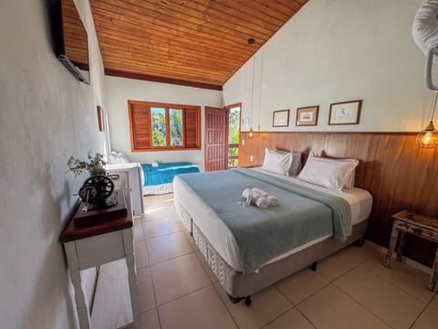 Superior Triple Room | Minibar, soundproofing, WiFi (free), bed sheets